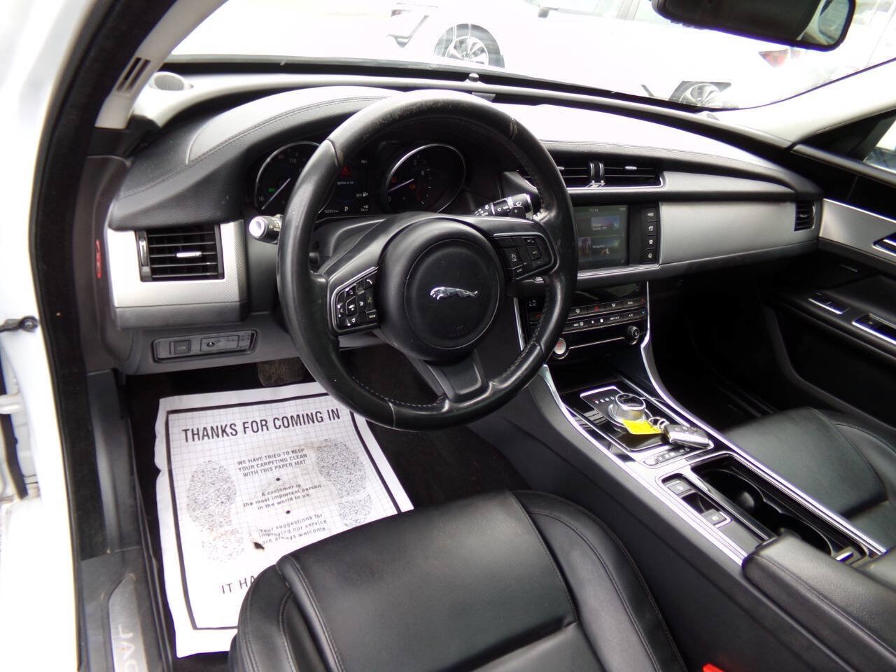 Used 2016 Jaguar XF Premium RWD image 7