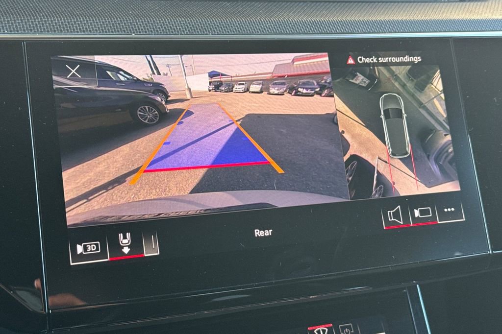 Used 2022 Audi e-tron S Prestige image 18