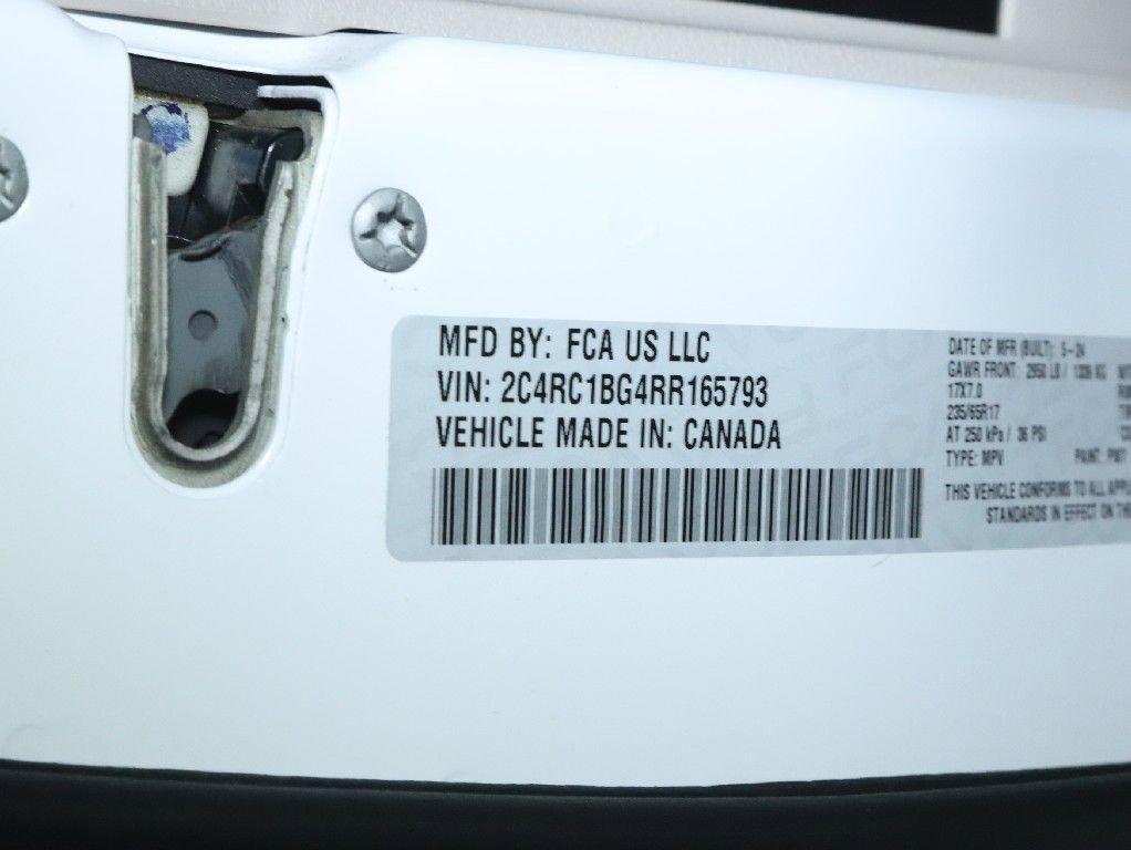 Used 2024 Chrysler Pacifica Touring-L FWD image 19