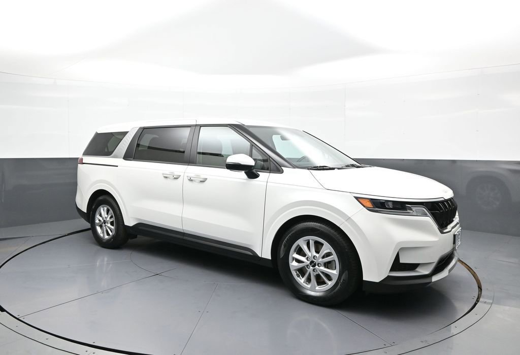 Used 2024 Kia Carnival LX FWD image 4