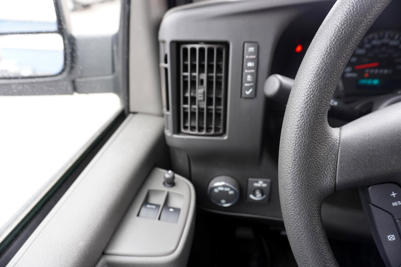 Used 2022 GMC Savana 2500 w/ Driver Convenience Package image 10