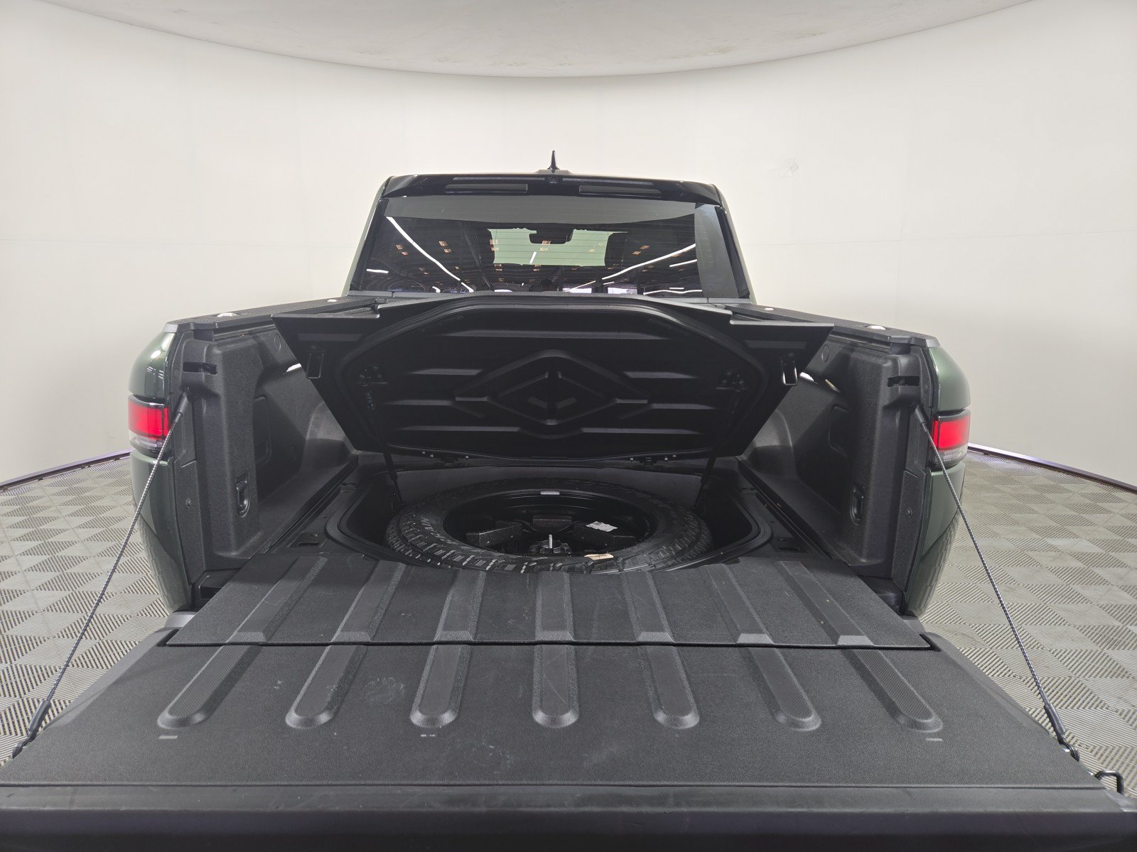 Used 2024 Rivian R1T Adventure AWD/4WD image 15