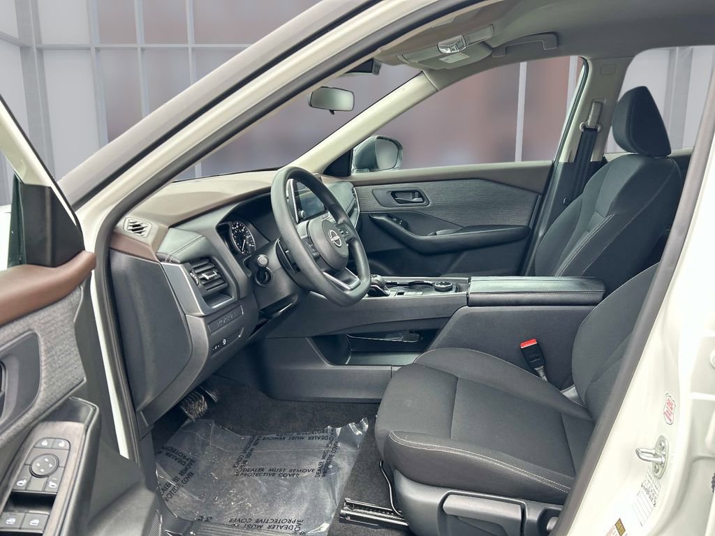 Used 2023 Nissan Rogue S image 11