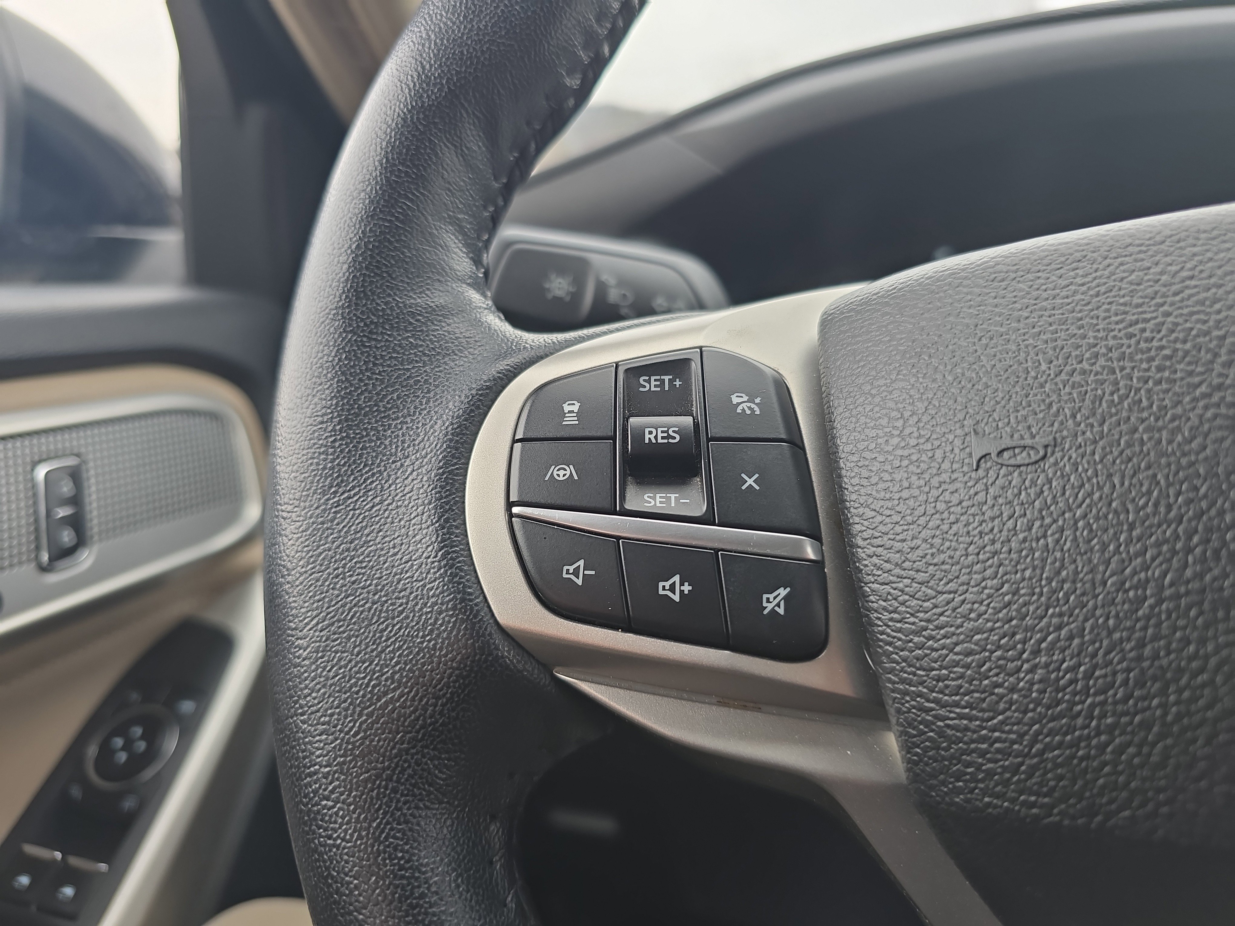 Used 2023 Ford Explorer Limited w/ Class IV Trailer Tow Package image 22