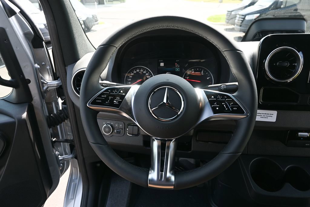 Used 2025 Mercedes-Benz Sprinter 2500 video 2