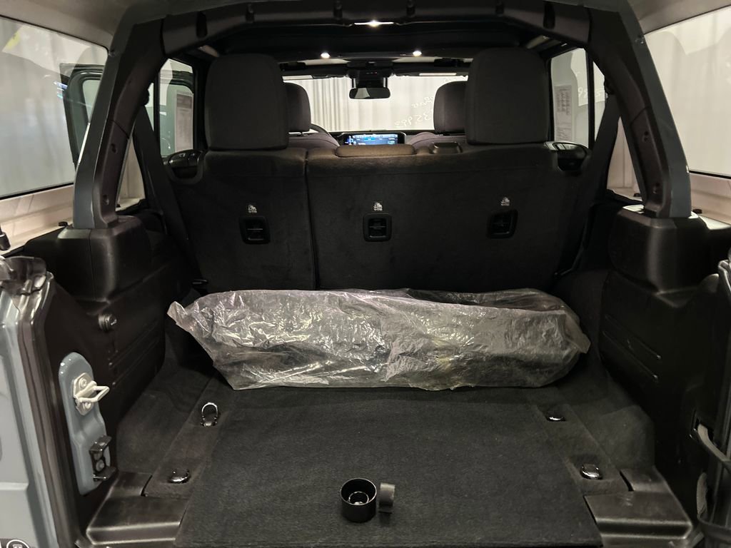 Used 2024 Jeep Wrangler Sport S image 24