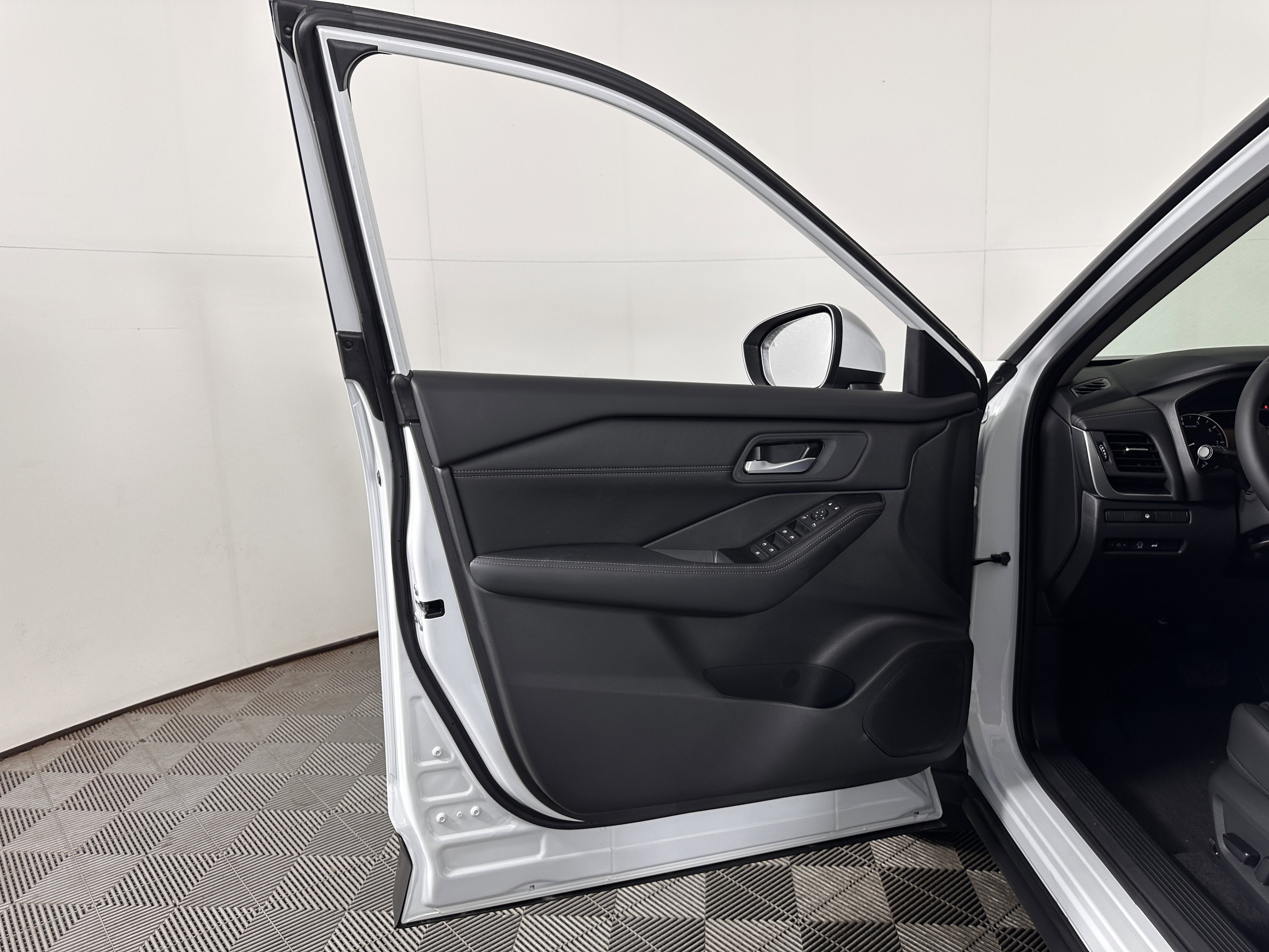 New 2026 Nissan Rogue SV w/ SV Premium Package image 28