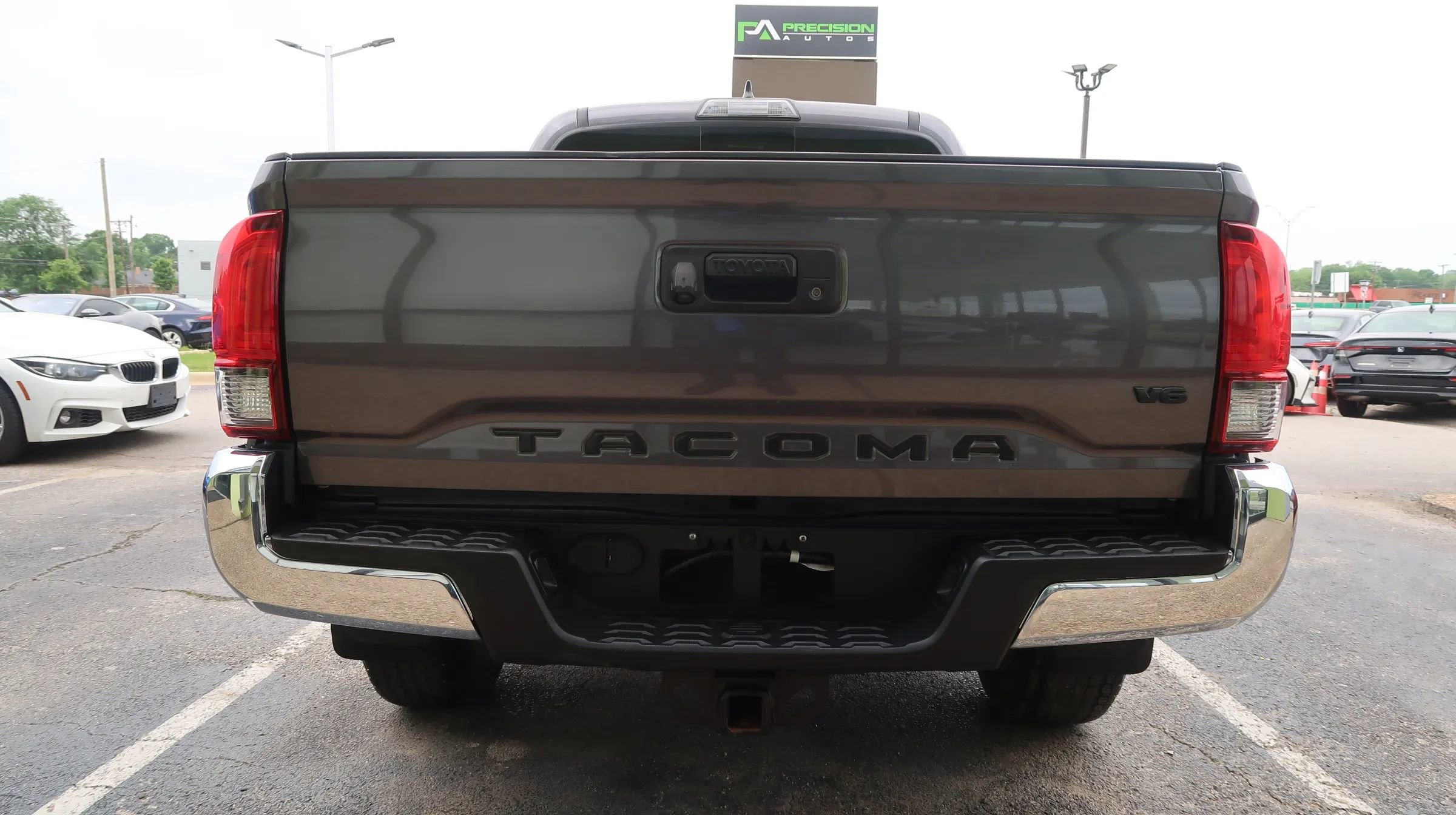 Used 2018 Toyota Tacoma TRD Off-Road AWD/4WD image 9