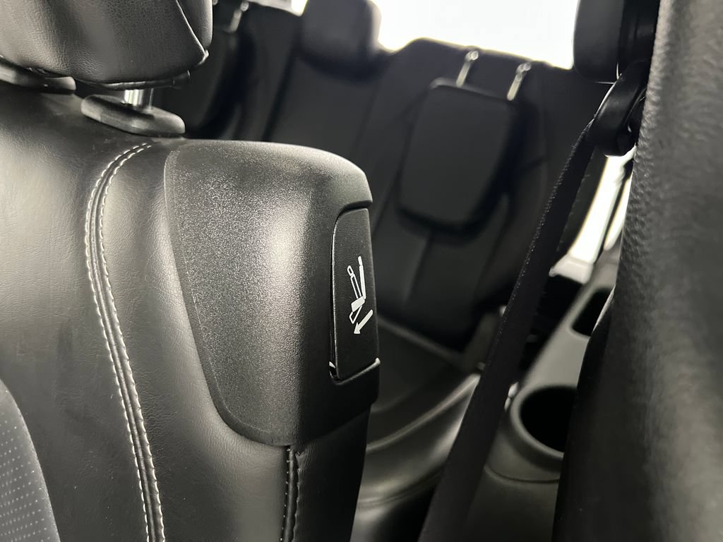 Used 2025 Chrysler Pacifica Select FWD image 19