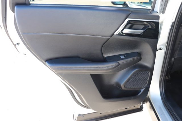 Used 2024 Mitsubishi Outlander SE image 13