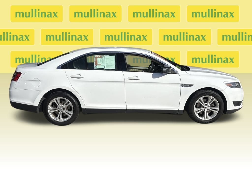 Certified 2017 Ford Taurus SE image 2