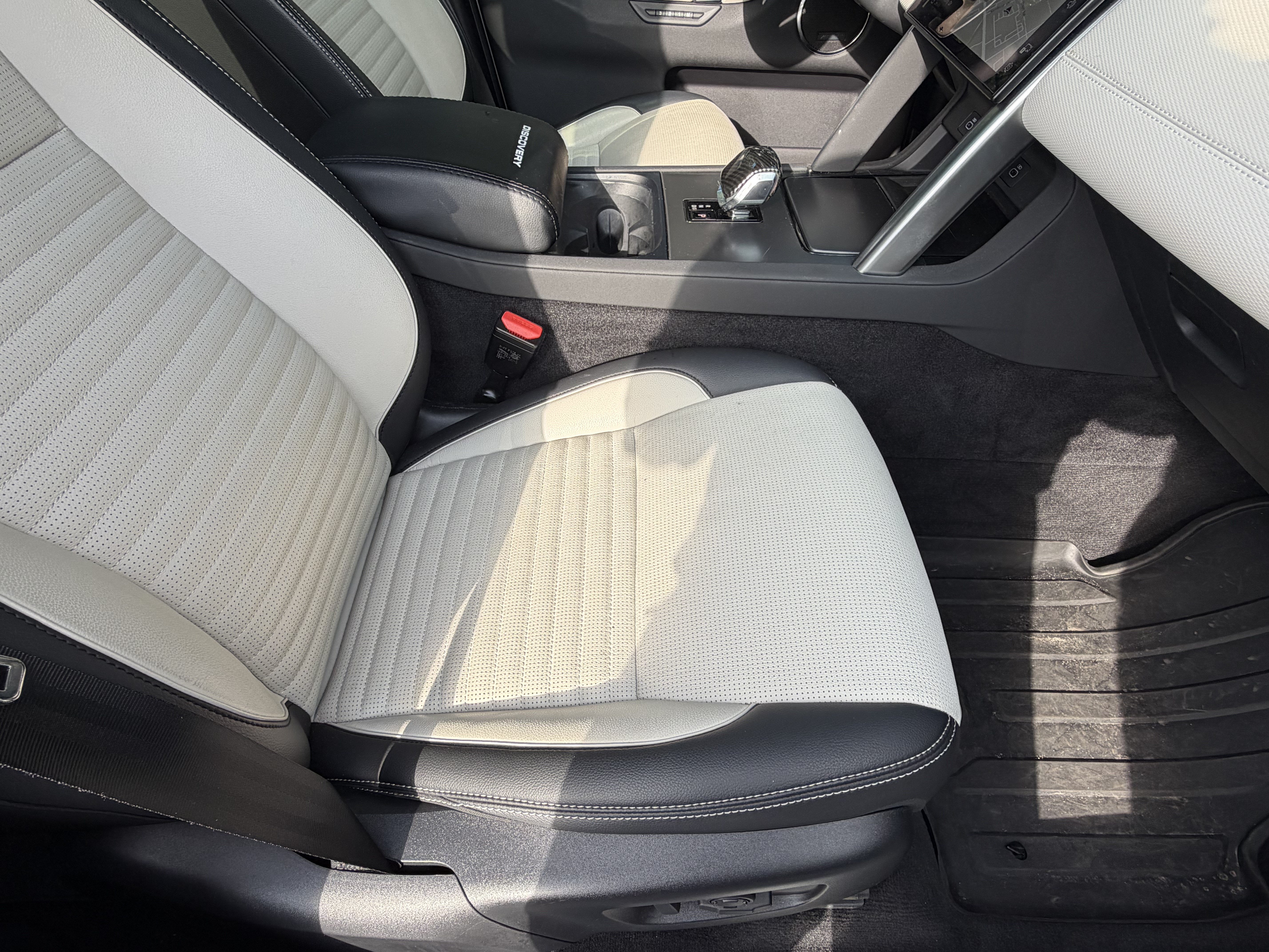 Used 2024 Land Rover Discovery Sport Dynamic SE AWD/4WD image 43