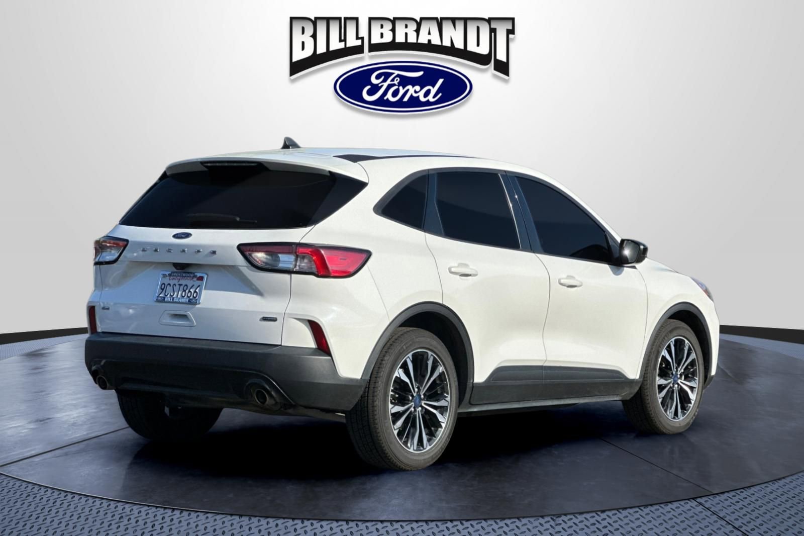 Used 2022 Ford Escape SE w/ SE Sport Appearance Package FWD image 3