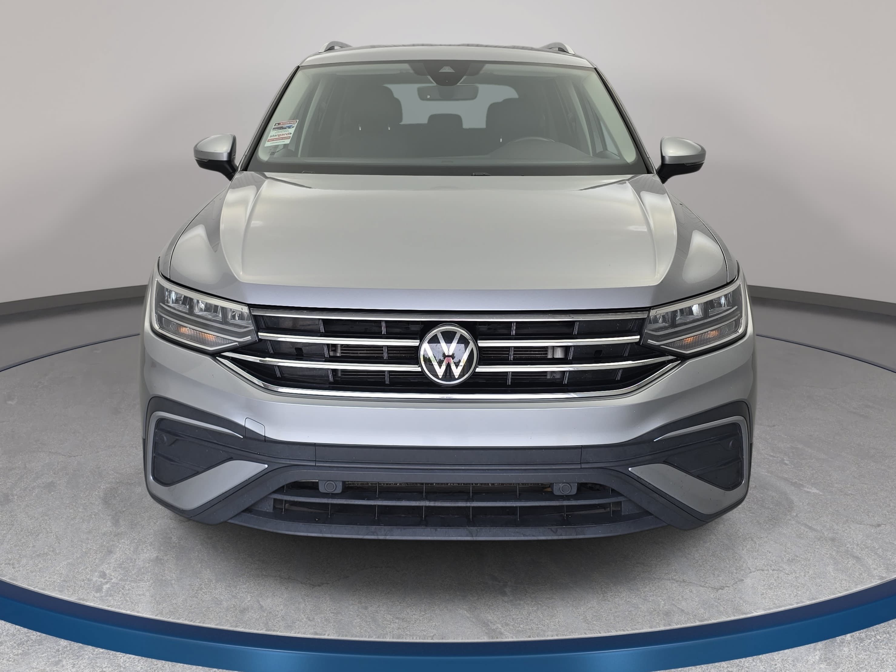 Used 2023 Volkswagen Tiguan SE FWD image 2