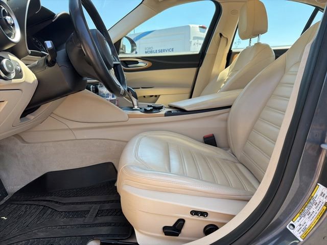 Used 2018 Alfa Romeo Giulia Ti w/ Quick Order Package 22X Lusso AWD/4WD image 9