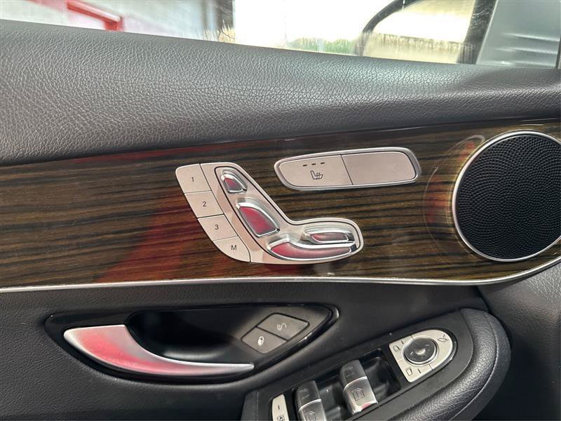 Used 2017 Mercedes-Benz GLC 300 4MATIC image 33