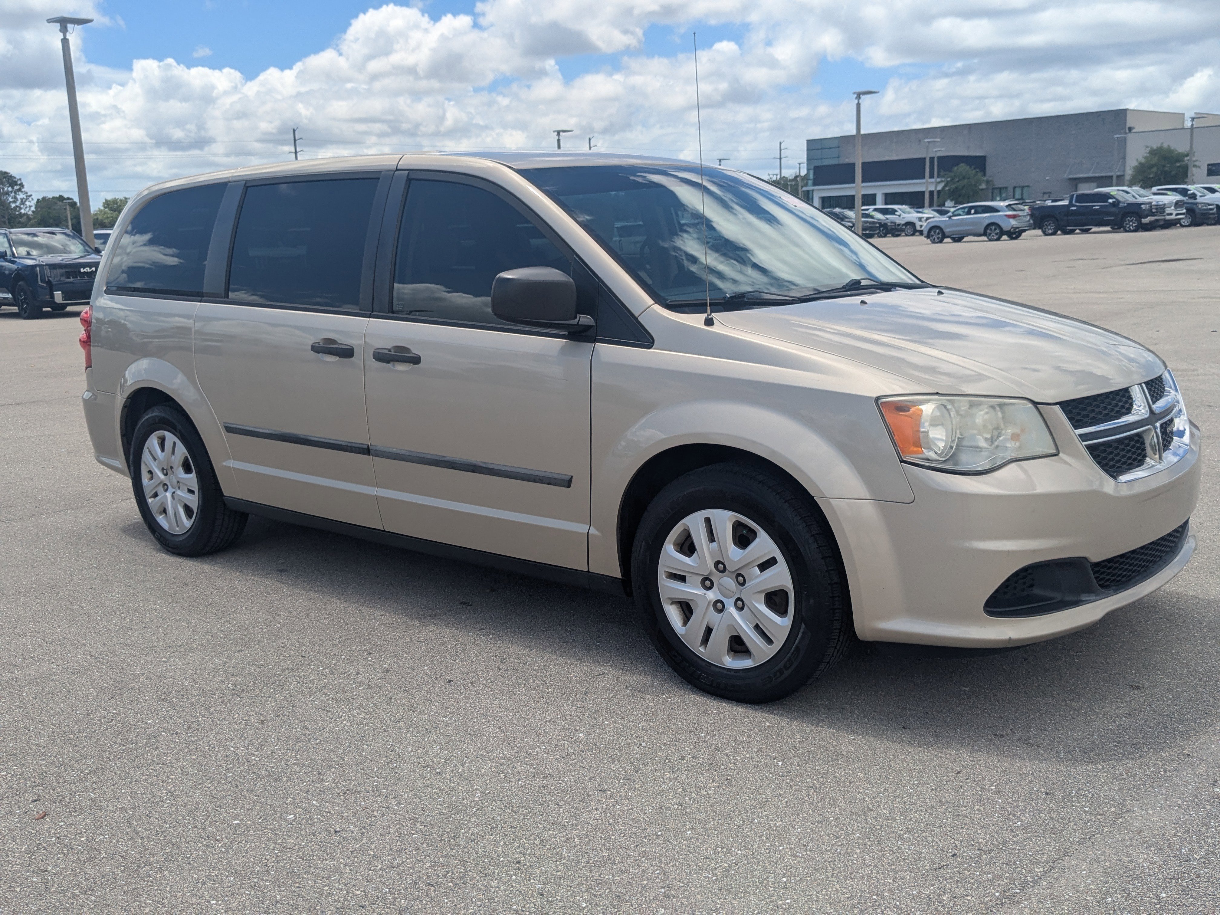 Used 2014 Dodge Grand Caravan American Value Package FWD image 2
