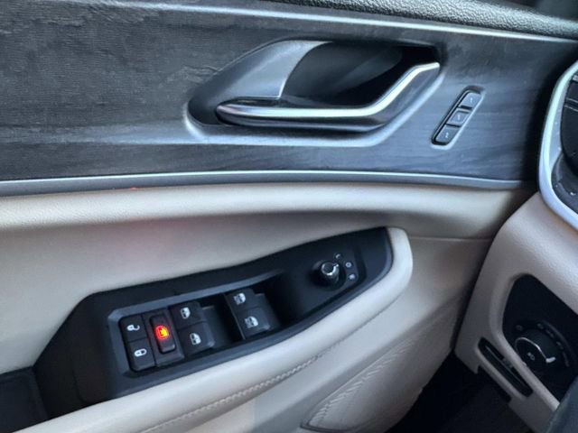 Used 2023 Jeep Grand Cherokee L Limited image 15