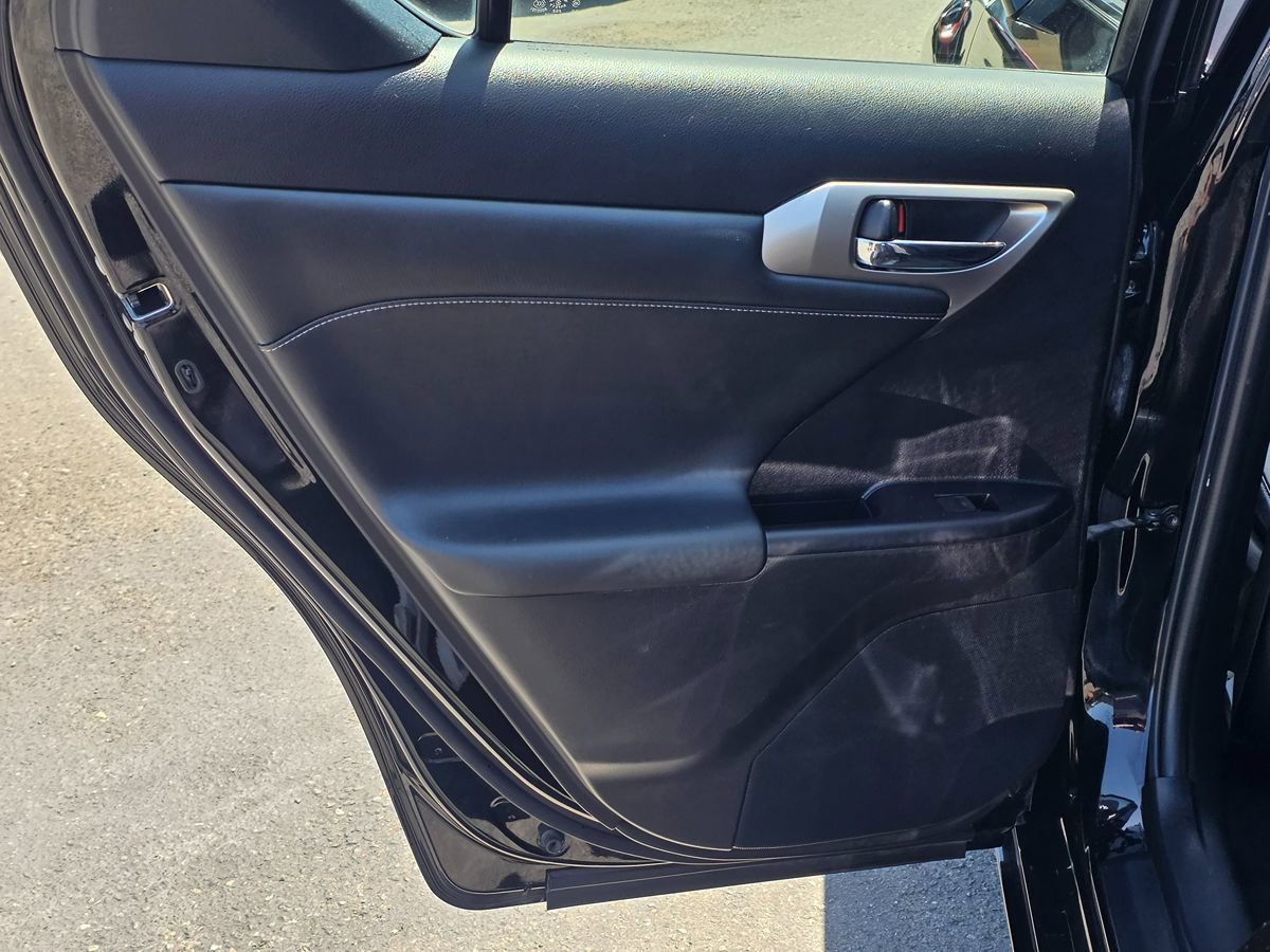Used 2015 Lexus CT 200h FWD image 22