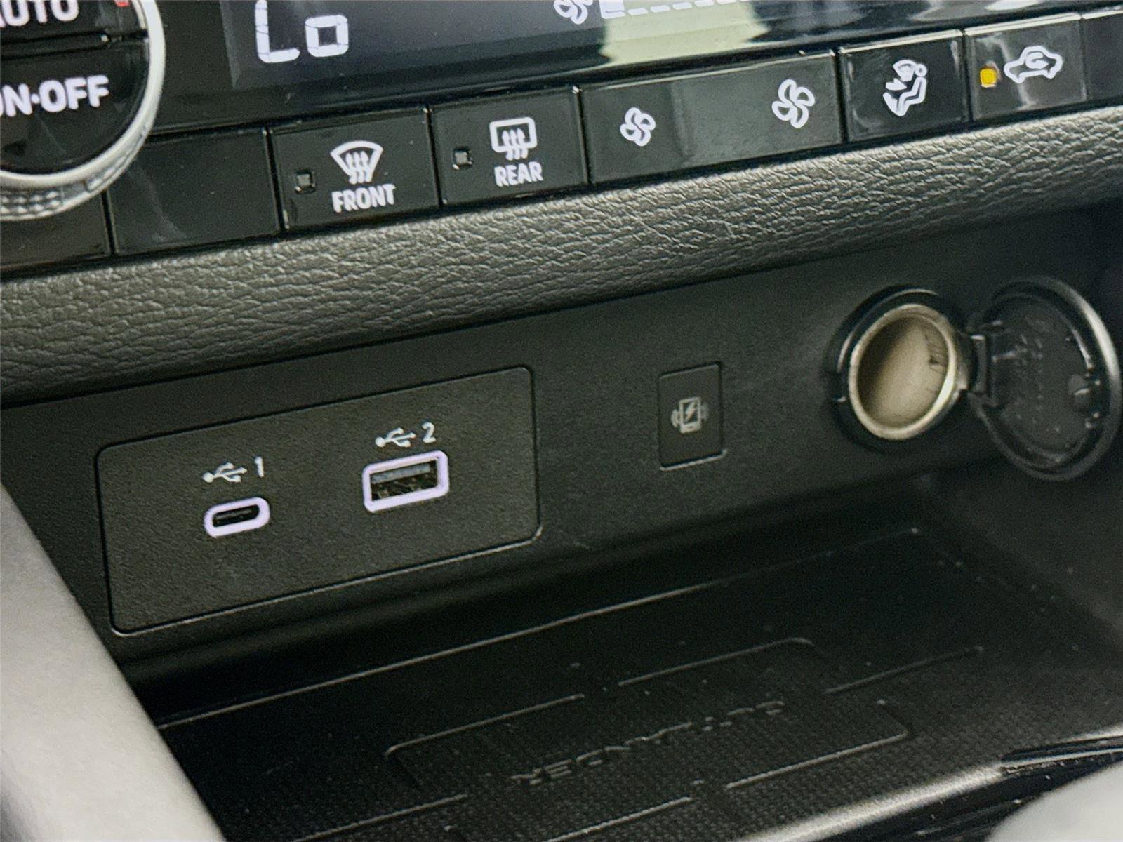 Used 2024 Mitsubishi Outlander SE image 17