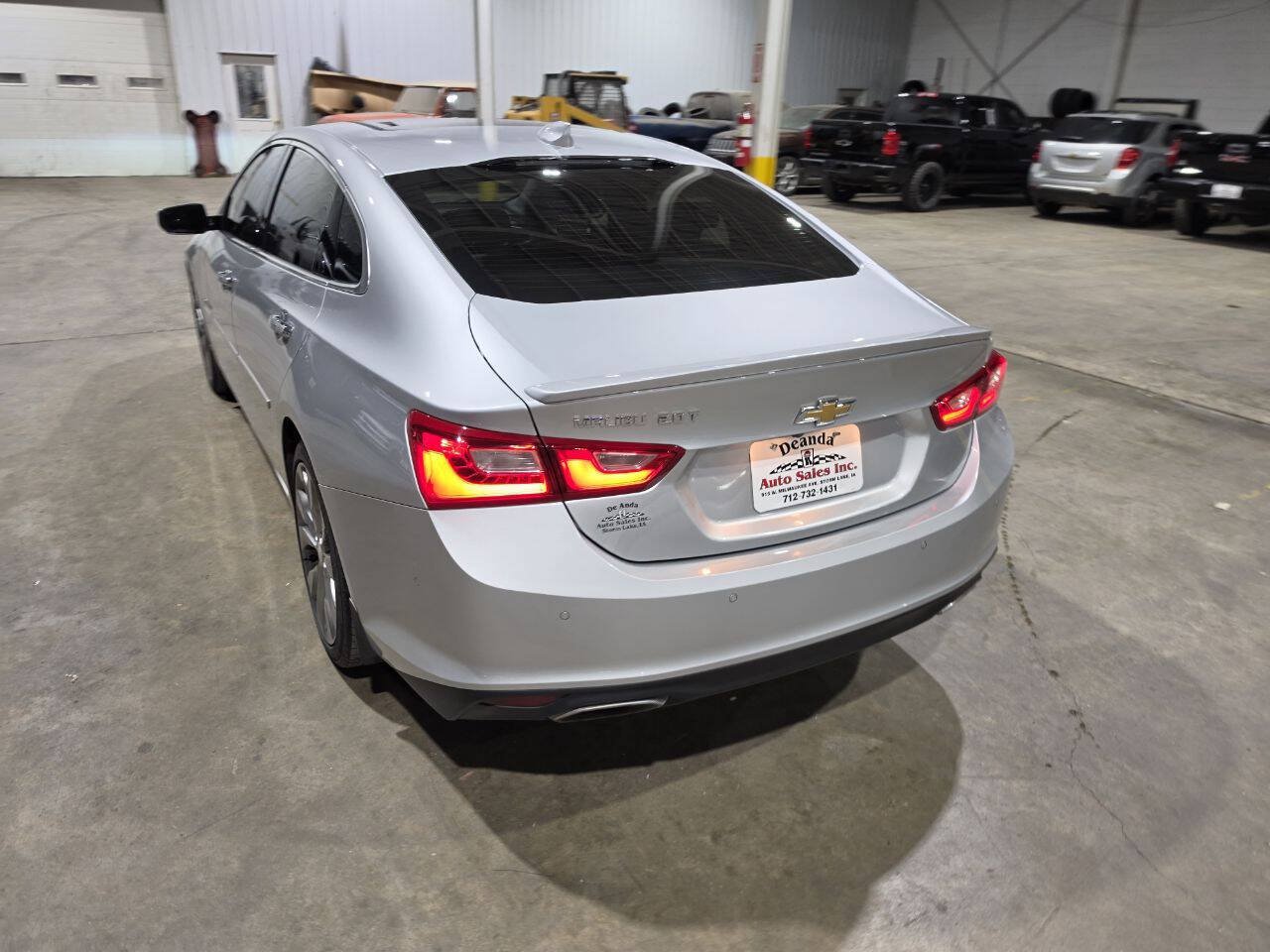 Used 2017 Chevrolet Malibu Premier w/ Premier Sun and Wheel Package FWD image 9