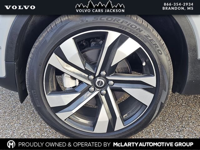 Used 2024 Volvo XC40 B5 Ultimate image 32