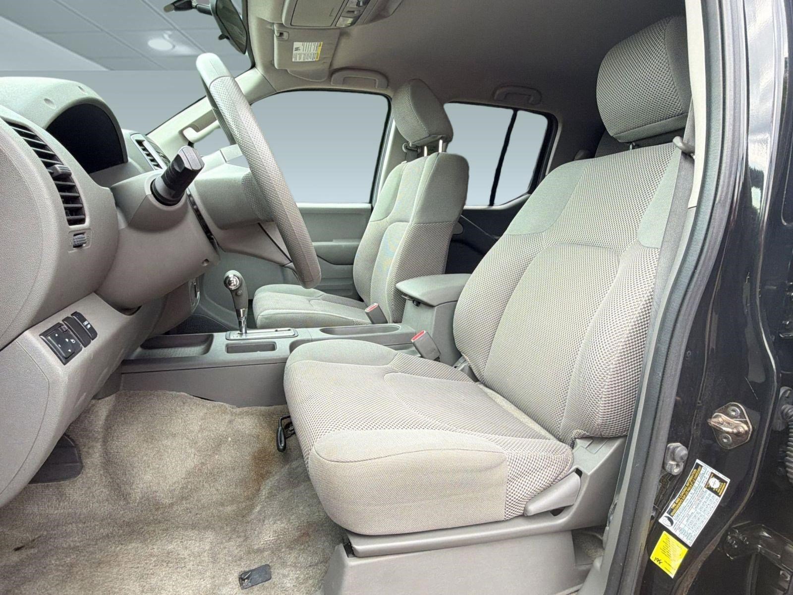 Used 2015 Nissan Frontier SV RWD image 5
