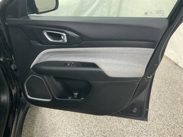 Used 2023 Jeep Compass Latitude image 22