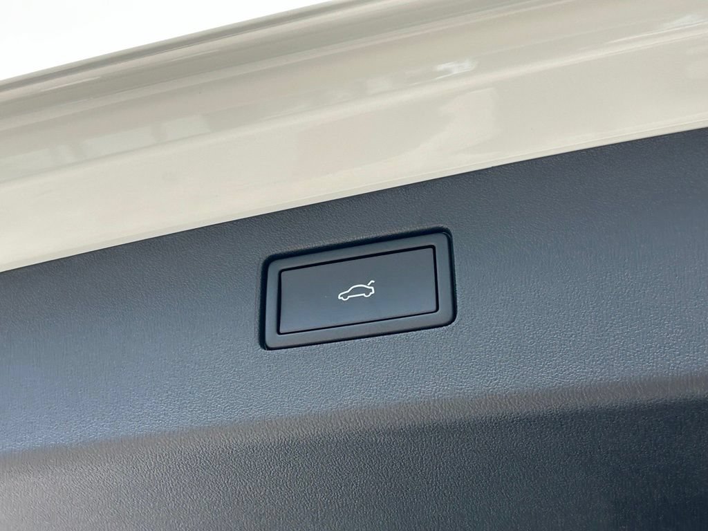 New 2026 Volkswagen Tiguan SE R-Line FWD image 47