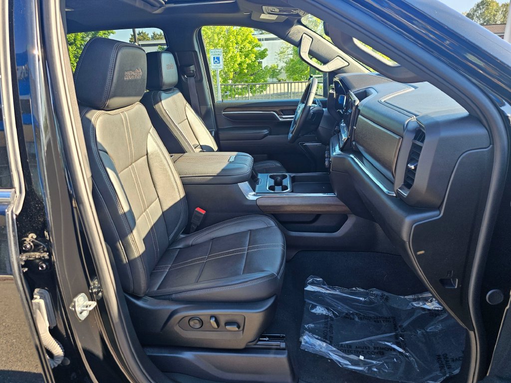 Used 2024 Chevrolet Silverado 2500 High Country w/ High Country Premium Package AWD/4WD image 11