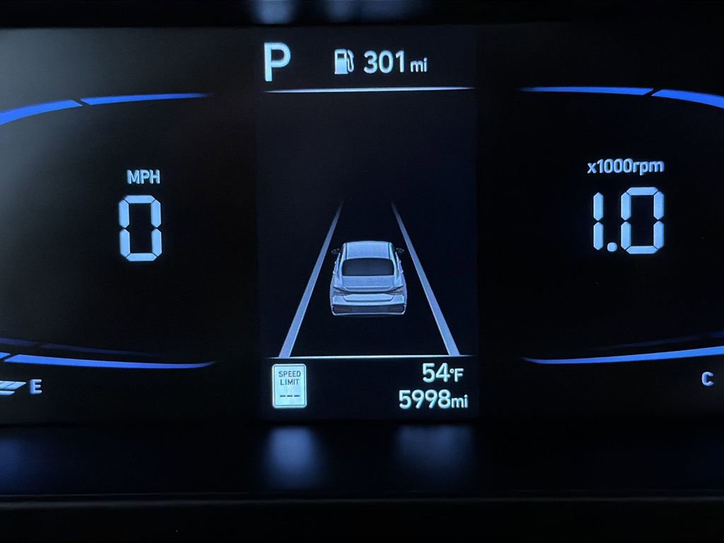 Used 2025 Hyundai Elantra Sport image 21