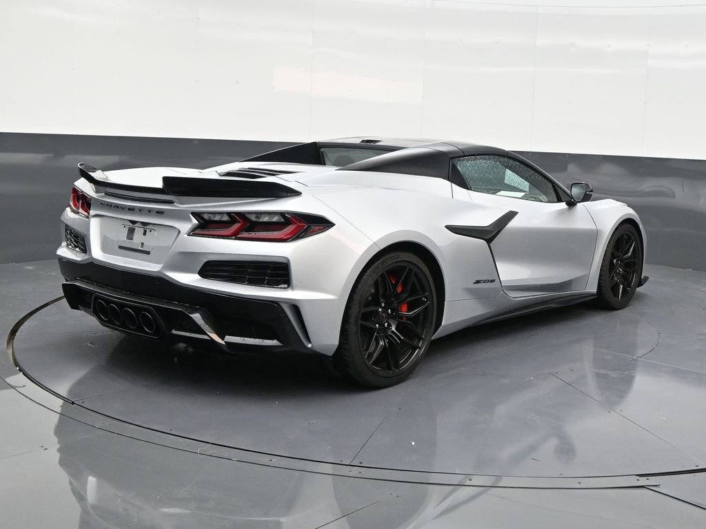Used 2026 Chevrolet Corvette Z06 w/ Stealth Interior Trim Package RWD image 5