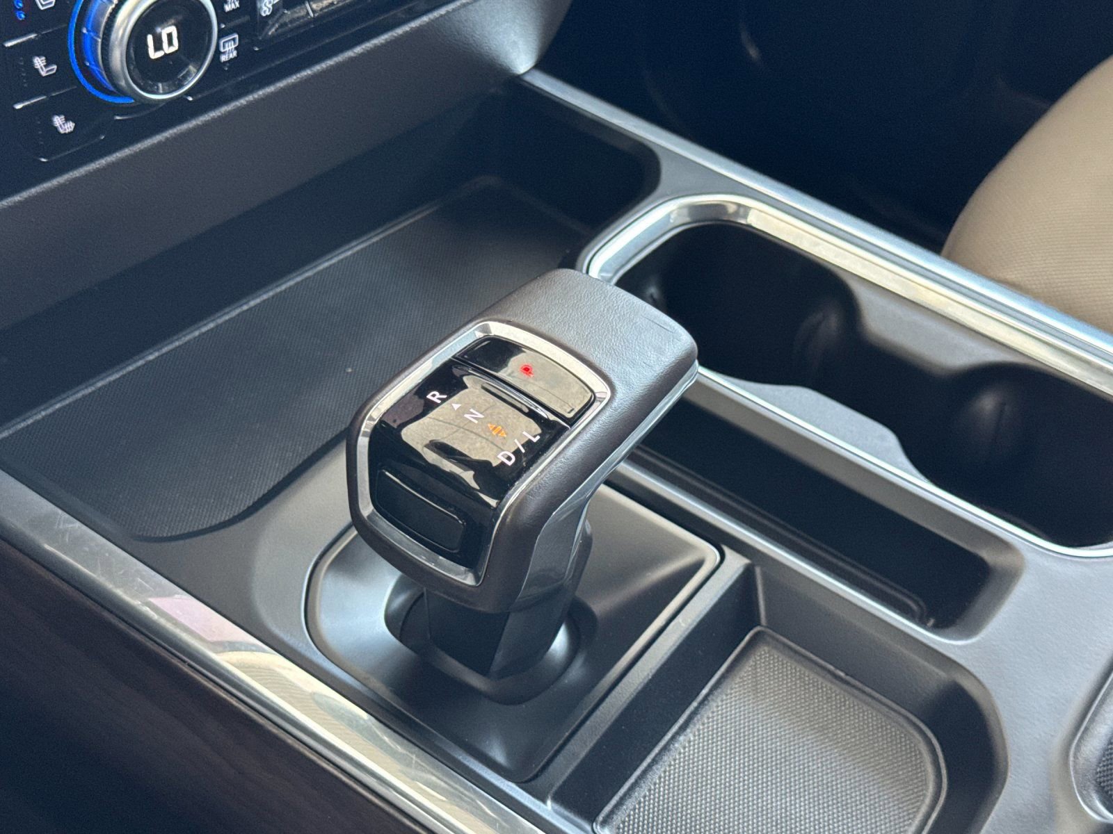 Used 2024 GMC Sierra 1500 SLT w/ SLT Convenience Package image 25