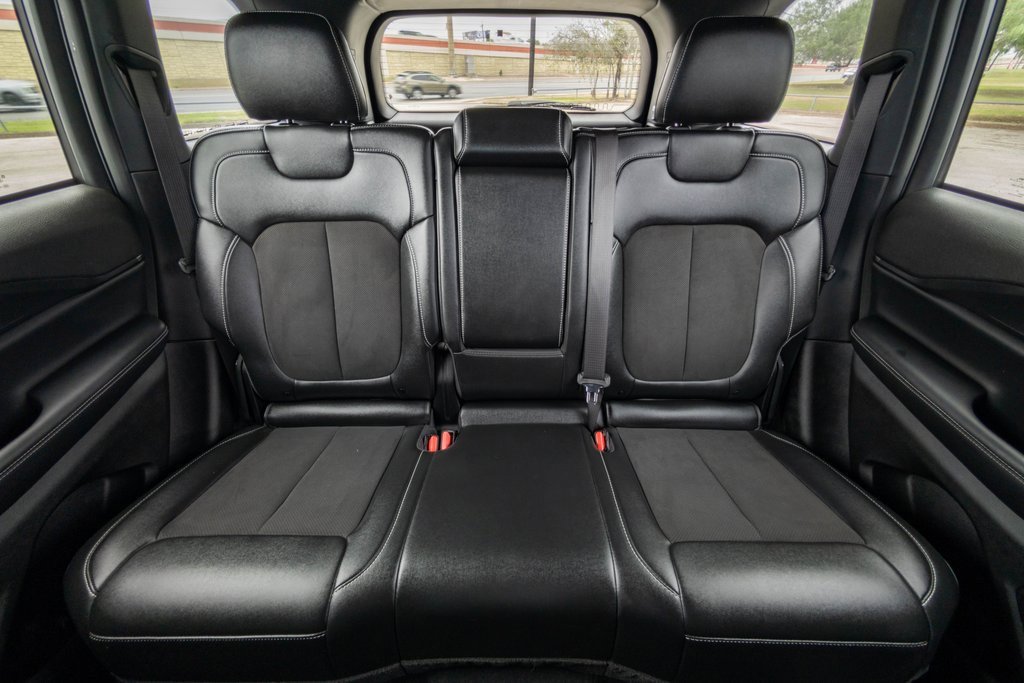 Used 2023 Jeep Grand Cherokee Altitude image 16