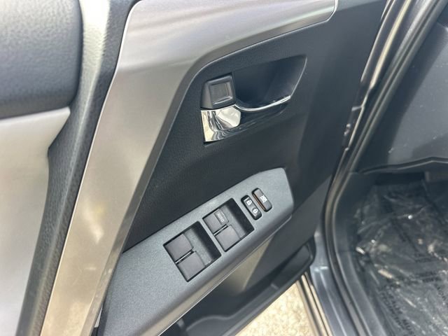 Used 2018 Toyota RAV4 XLE image 22