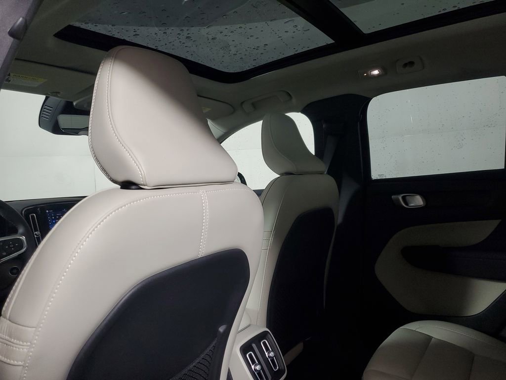 Used 2023 Volvo XC40 B5 Plus w/ Driver Assist Package image 16