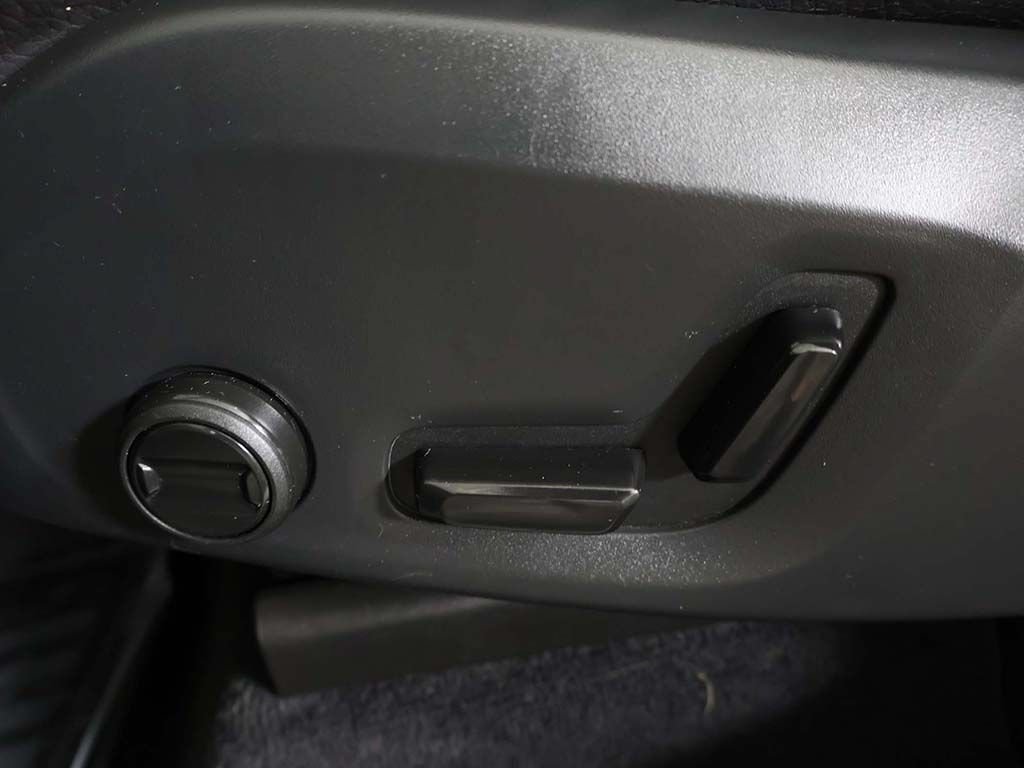 Used 2023 Volvo XC60 B5 Plus w/ Climate Package AWD/4WD image 38