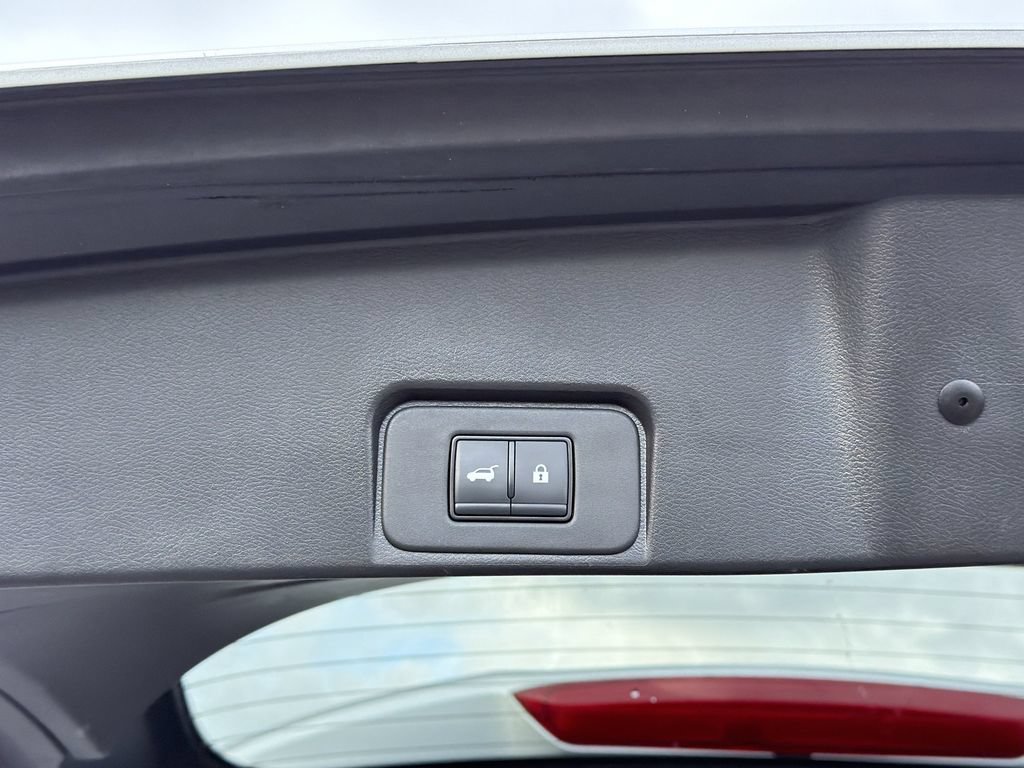 Used 2024 Nissan Rogue SV FWD image 15