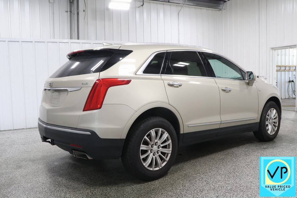 Used 2017 Cadillac XT5 FWD image 4