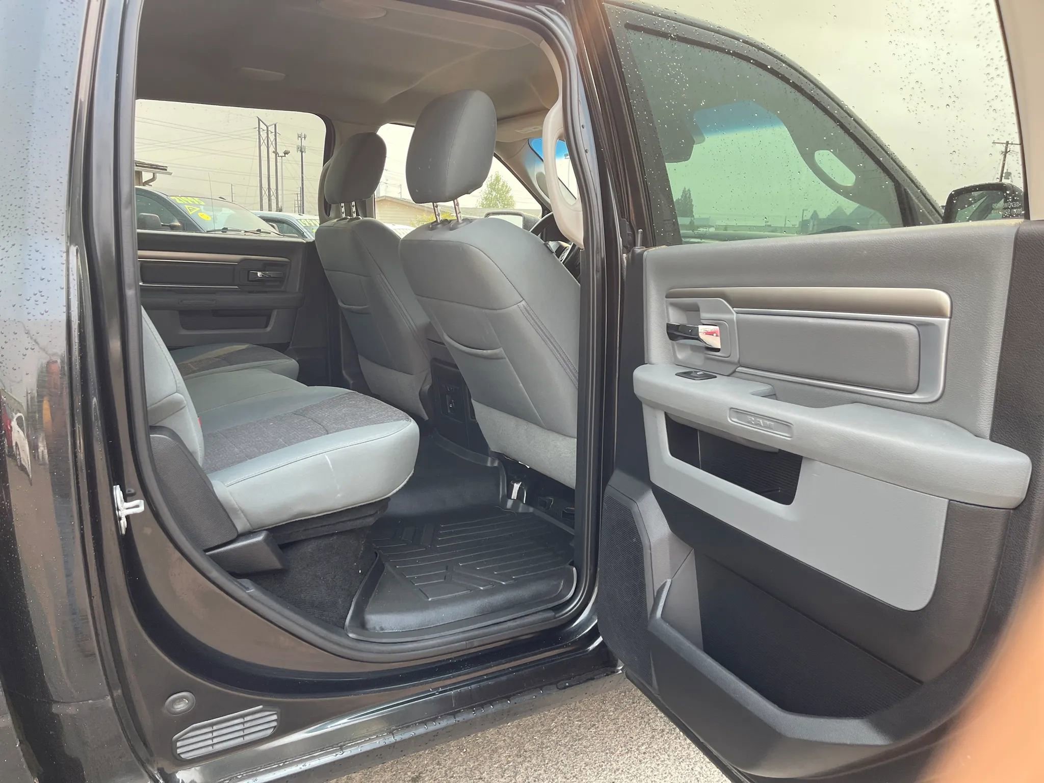 Used 2015 RAM 1500 Classic SLT w/ SLT Plus D￩cor Group image 10