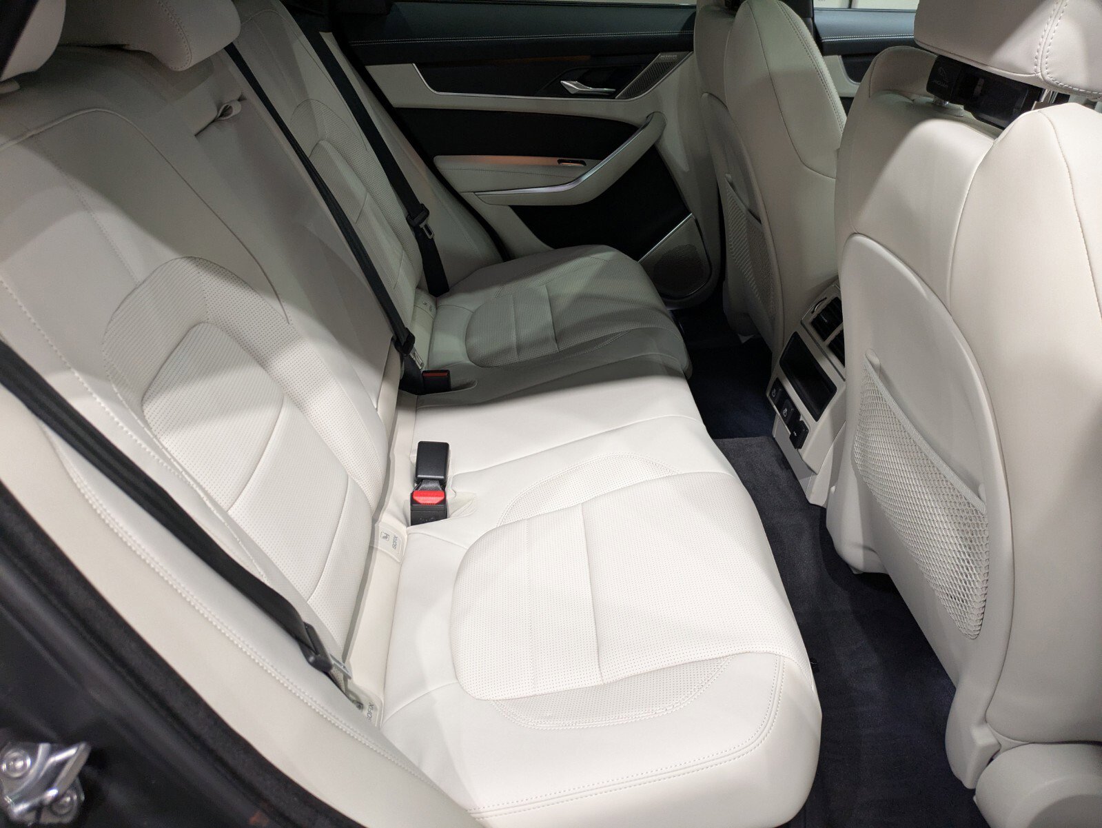 New 2026 Jaguar F-PACE R-Dynamic S image 25