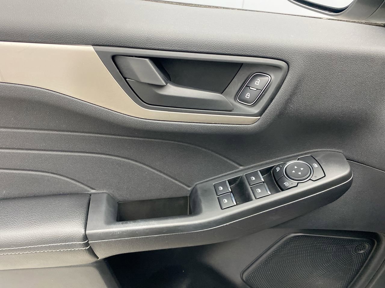 Used 2022 Ford Escape SE AWD/4WD image 12