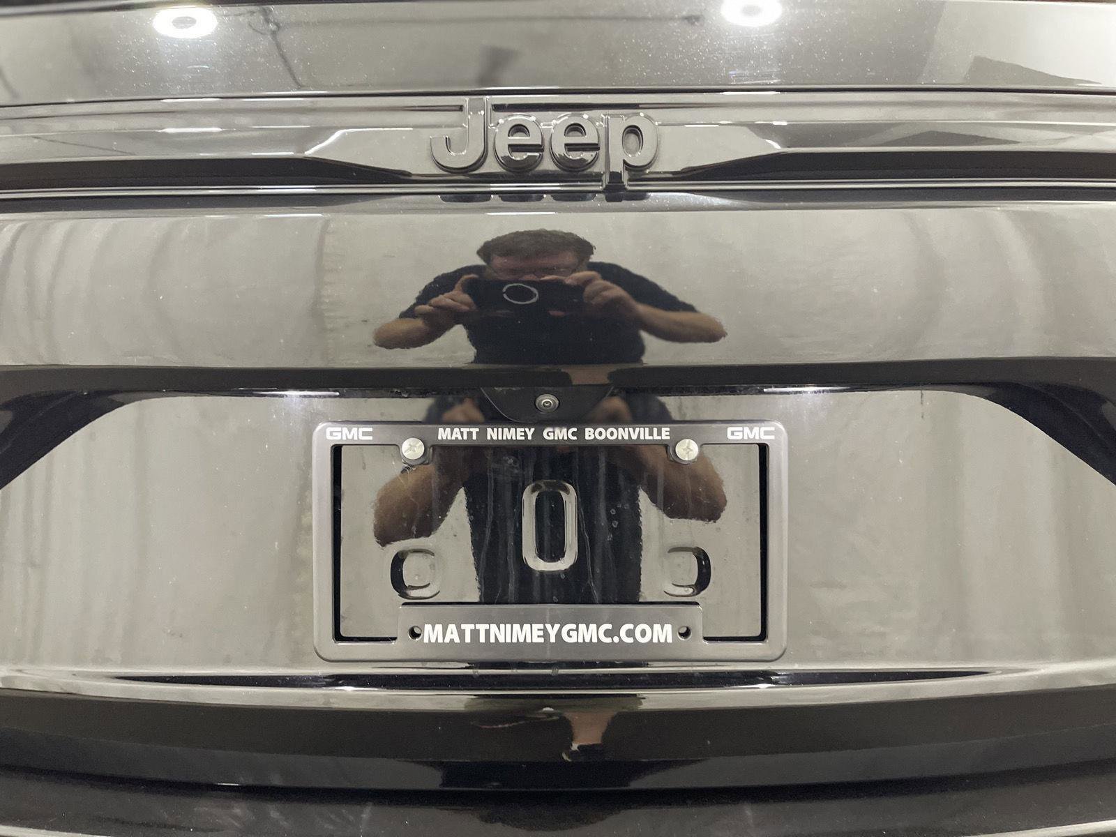 Used 2023 Jeep Grand Cherokee Limited w/ Black Appearance Package image 12