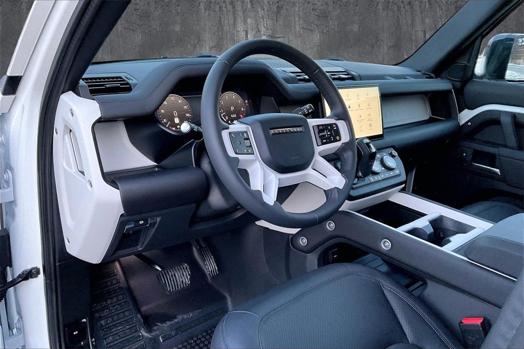 Used 2025 Land Rover Defender 110 S image 16