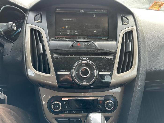 Used 2012 Ford Focus SEL FWD image 36