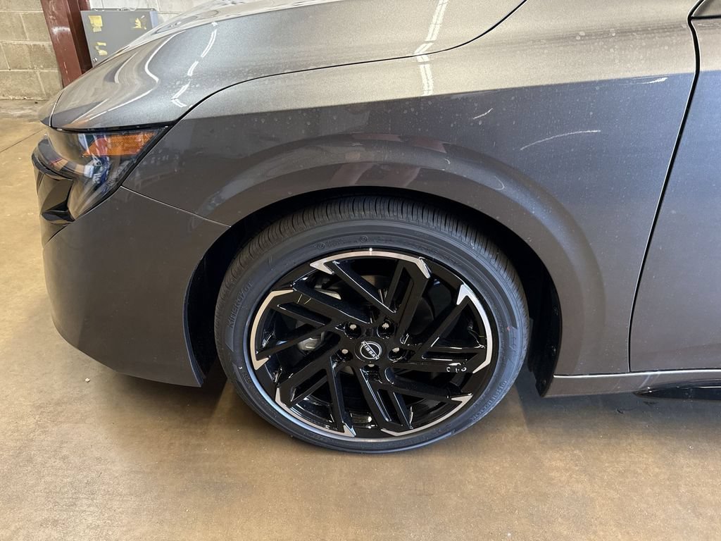 New 2026 Nissan Sentra SR w/ SR Premium Package FWD image 19