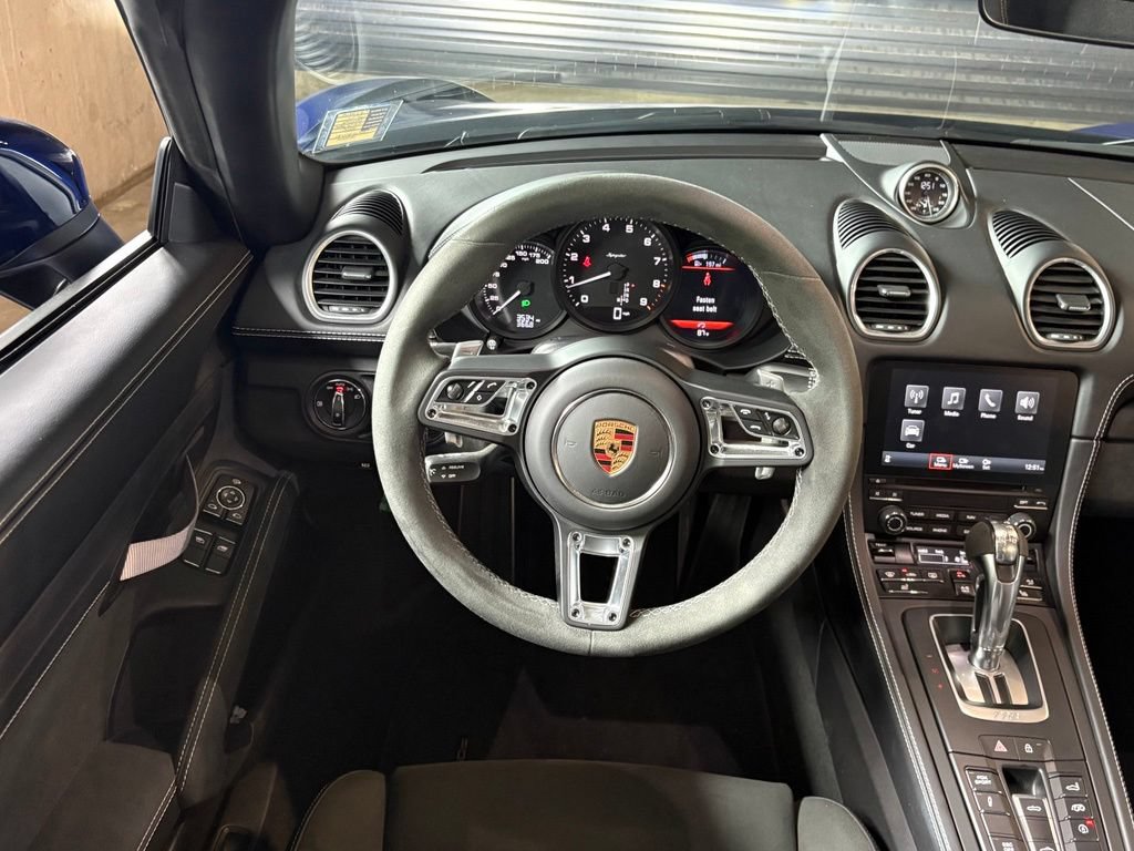 Used 2022 Porsche 718 Boxster Spyder RWD image 22