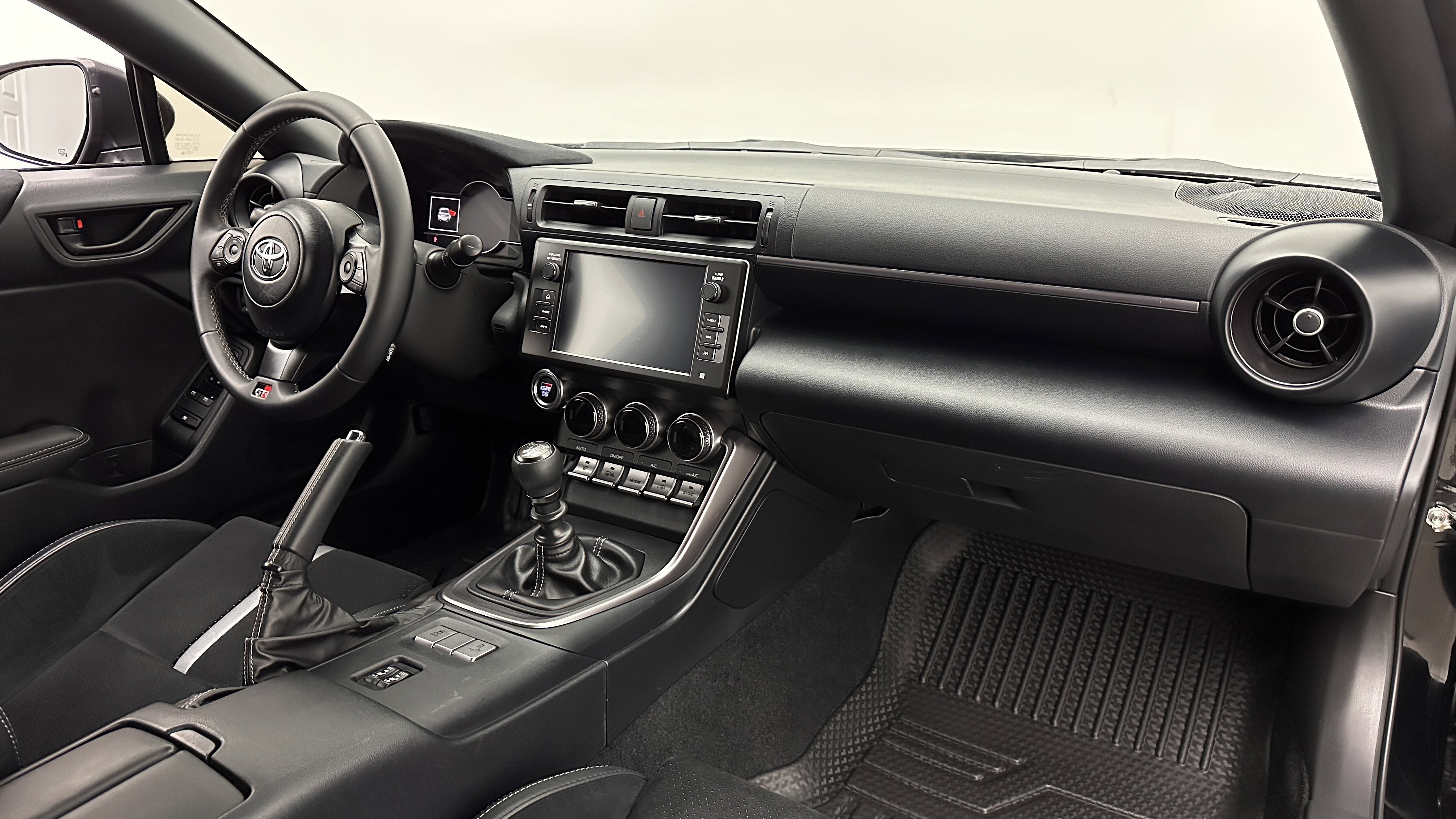 Used 2025 Toyota GR86 Premium image 31