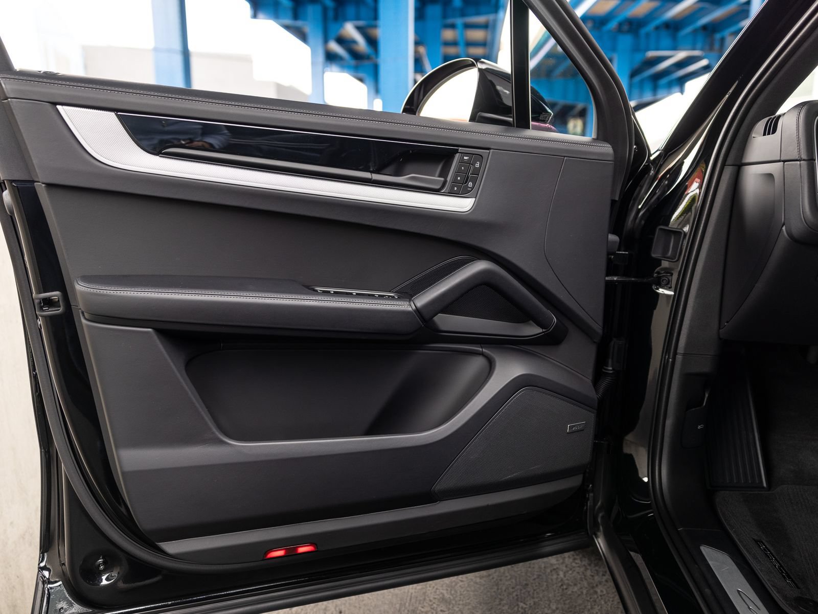 Certified 2026 Porsche Cayenne E-Hybrid AWD/4WD image 40