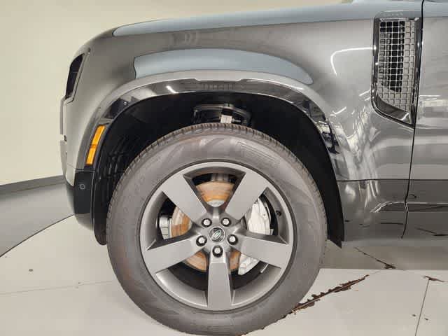 Used 2025 Land Rover Defender 130 X-Dynamic SE AWD/4WD image 16